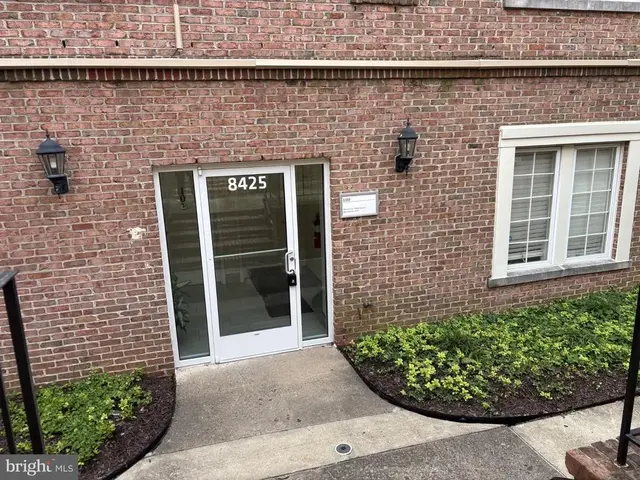 8425 Dorsey Cir #102, Manassas