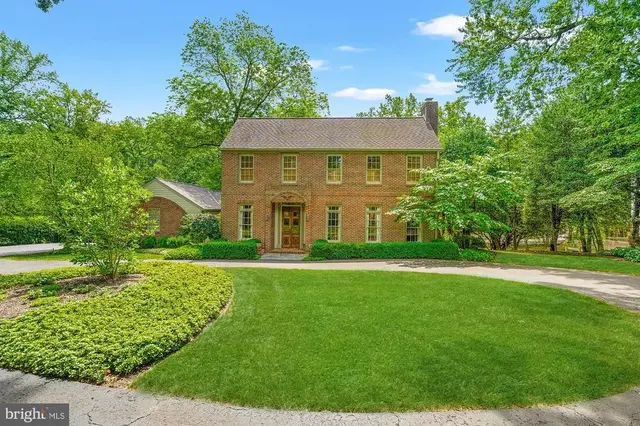 1033 Swinks Mill Rd, Mclean