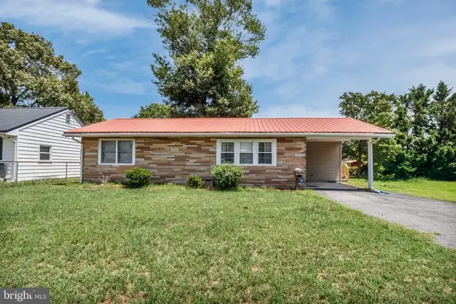 311 Oak Rd, Seaford