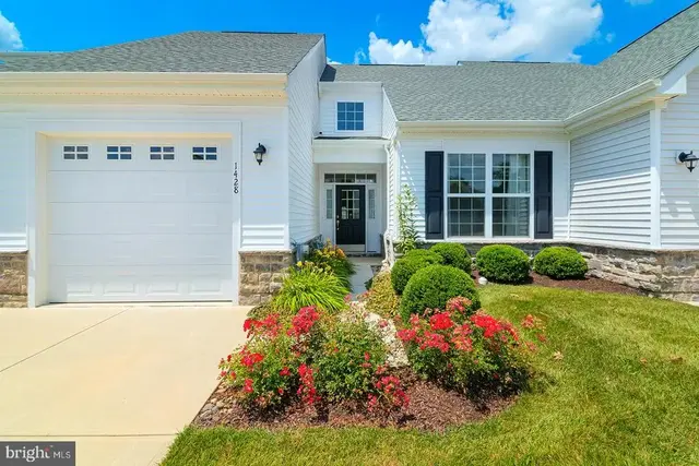 1428 Whispering Woods Rd, Middletown