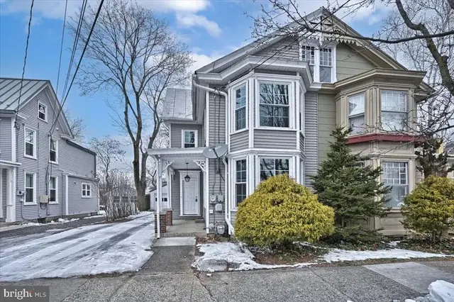 413 W Louther St, Carlisle