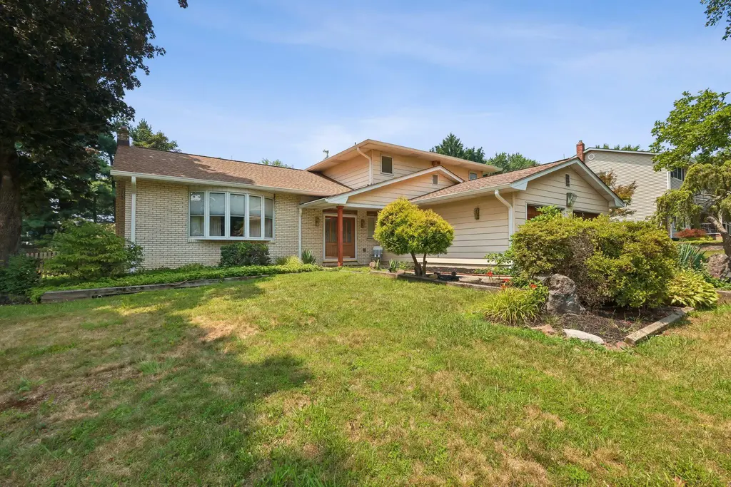 88 Tudor Dr, HAMILTON