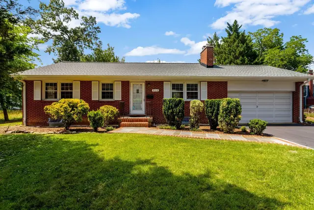 914 S Taylor St, Arlington
