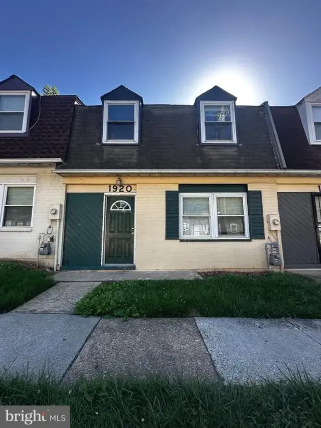 1920 Dutch Village Dr #t-226, Landover