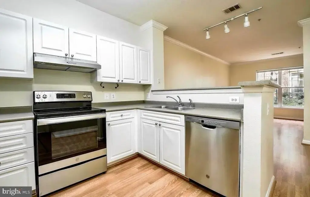 3021 Nicosh Cir #1103, FALLS CHURCH