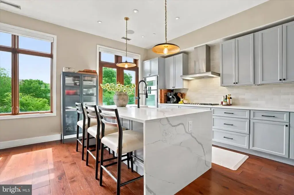 308 N 2nd St, PHILADELPHIA