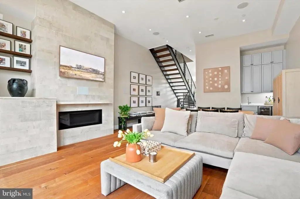 308 N 2nd St, PHILADELPHIA
