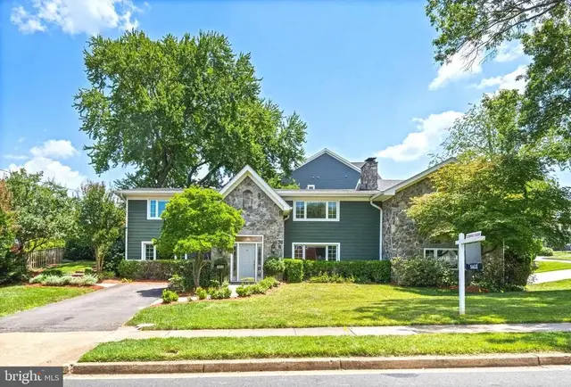 1603 Simmons Dr, Mclean