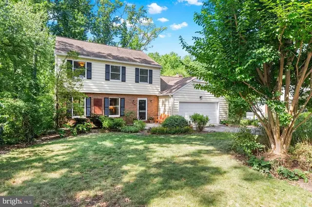 868 Twin Harbor Dr, Arnold