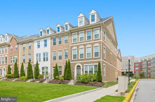 3738 Commodore Joshua Barney Dr Ne, Washington