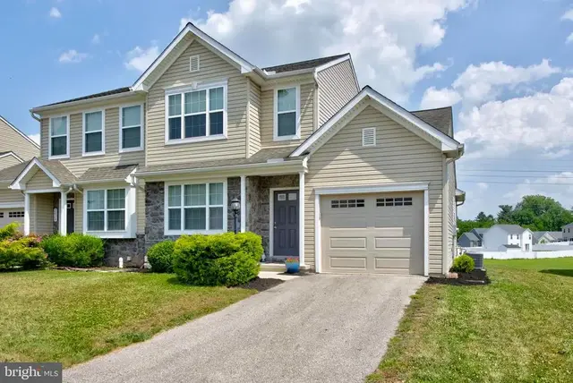 2626 Brownstone Dr, Dover