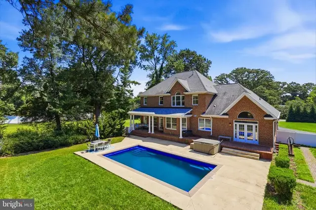 5248 Clifton St, Alexandria