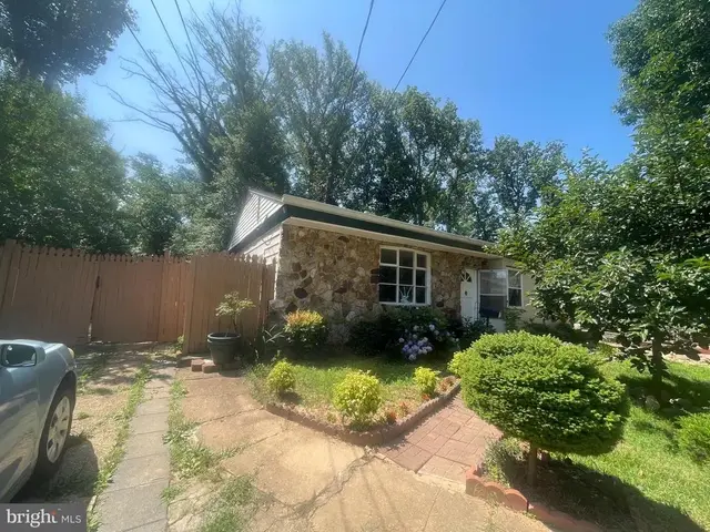 7225 Pine Dr, Annandale