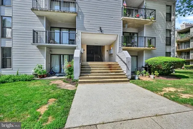 136 Duvall Ln #102, Gaithersburg