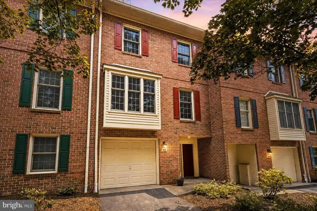302 Brighton Cir, DEVON