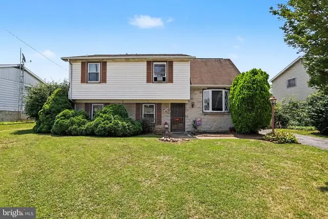 920 Northbriar Dr, York
