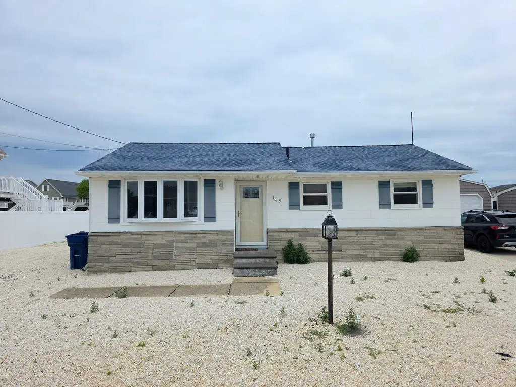 129 E Raritan Dr, TUCKERTON