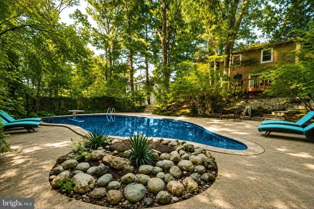 11 Buffalo Run, EAST BRUNSWICK