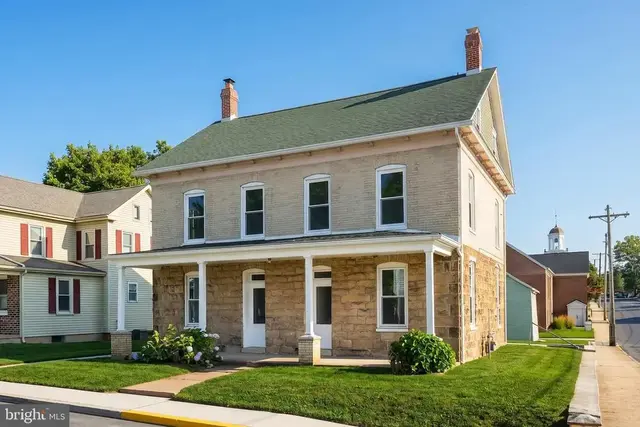 5 N 2nd St, Mount Wolf