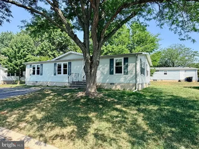 19 Gordon Dr, Dover