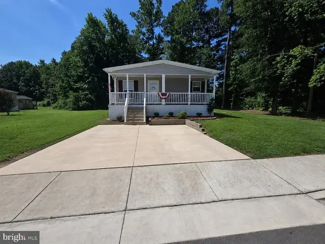 2613 Rebecca Ln, Cambridge