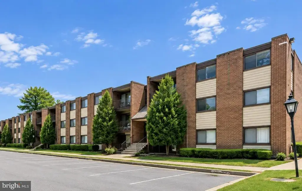10725 West Dr #303, FAIRFAX