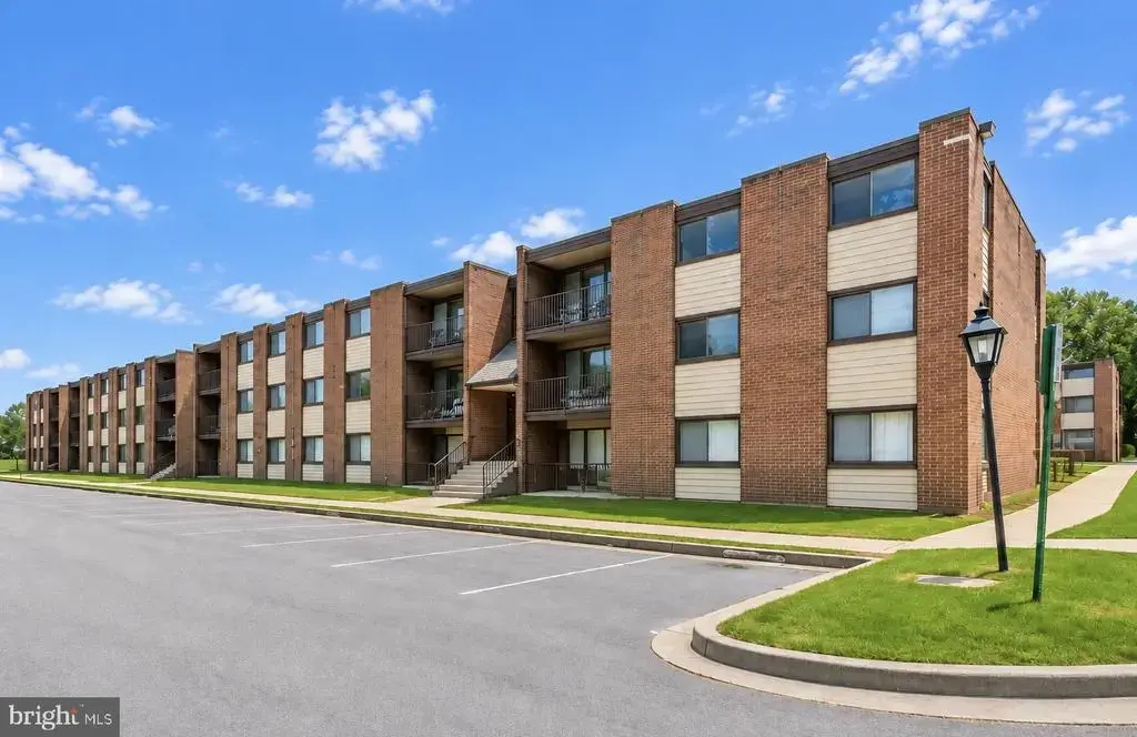 10725 West Dr #303, FAIRFAX