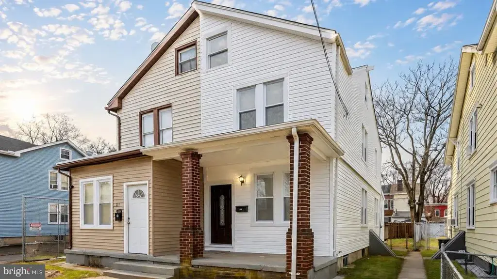 209 Woodlawn Ave, HAMILTON