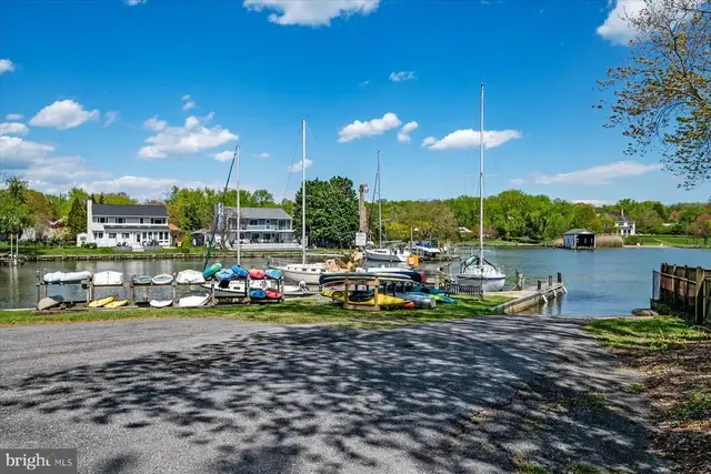 104 Groh Ln, Annapolis