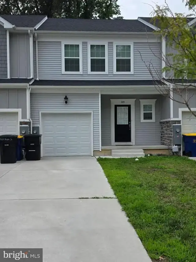 305 Stripes Ct, Dover
