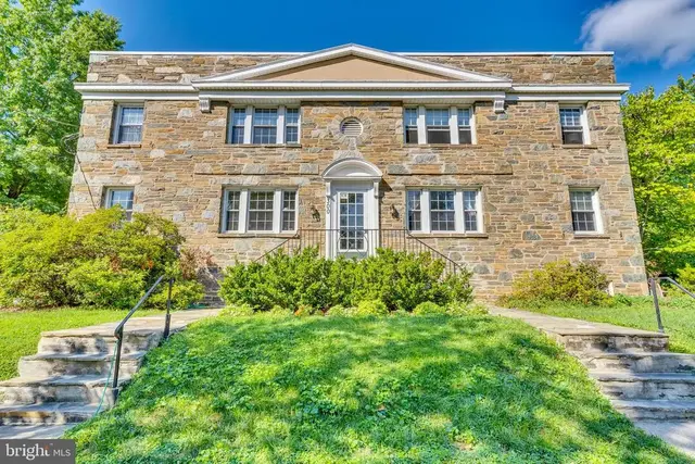 300 Commonwealth Ave #1, Alexandria