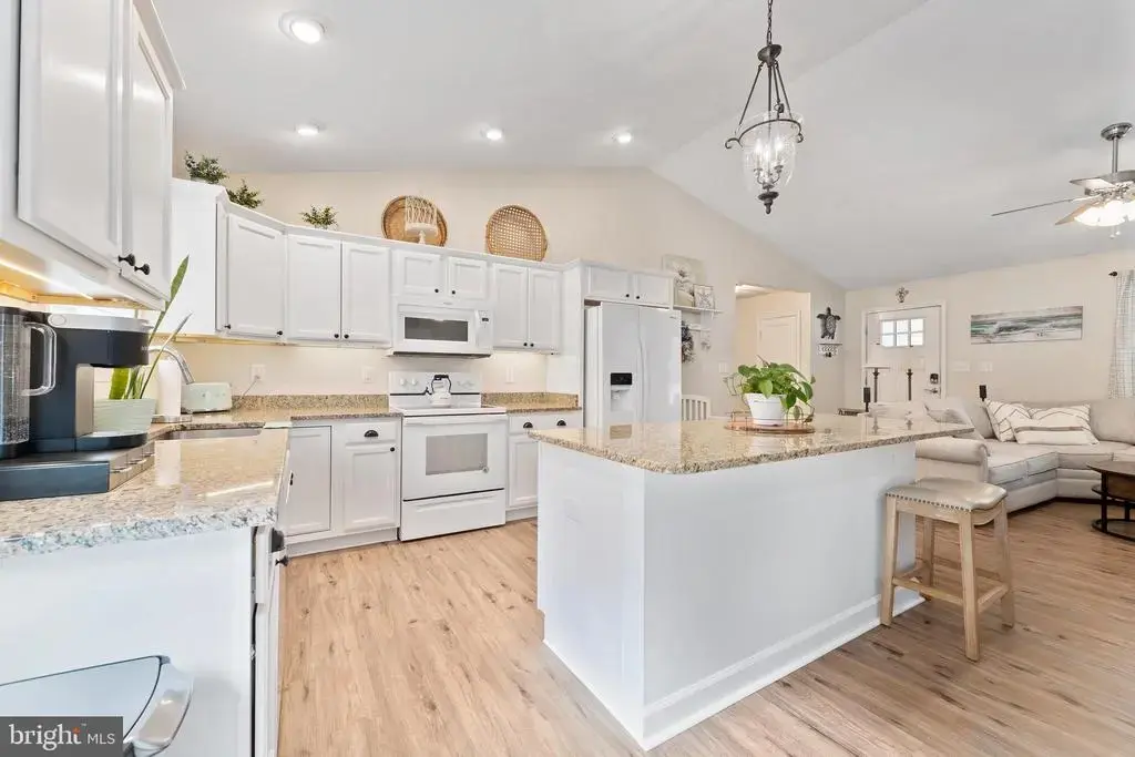 305 Cedar Lane, COLONIAL BEACH