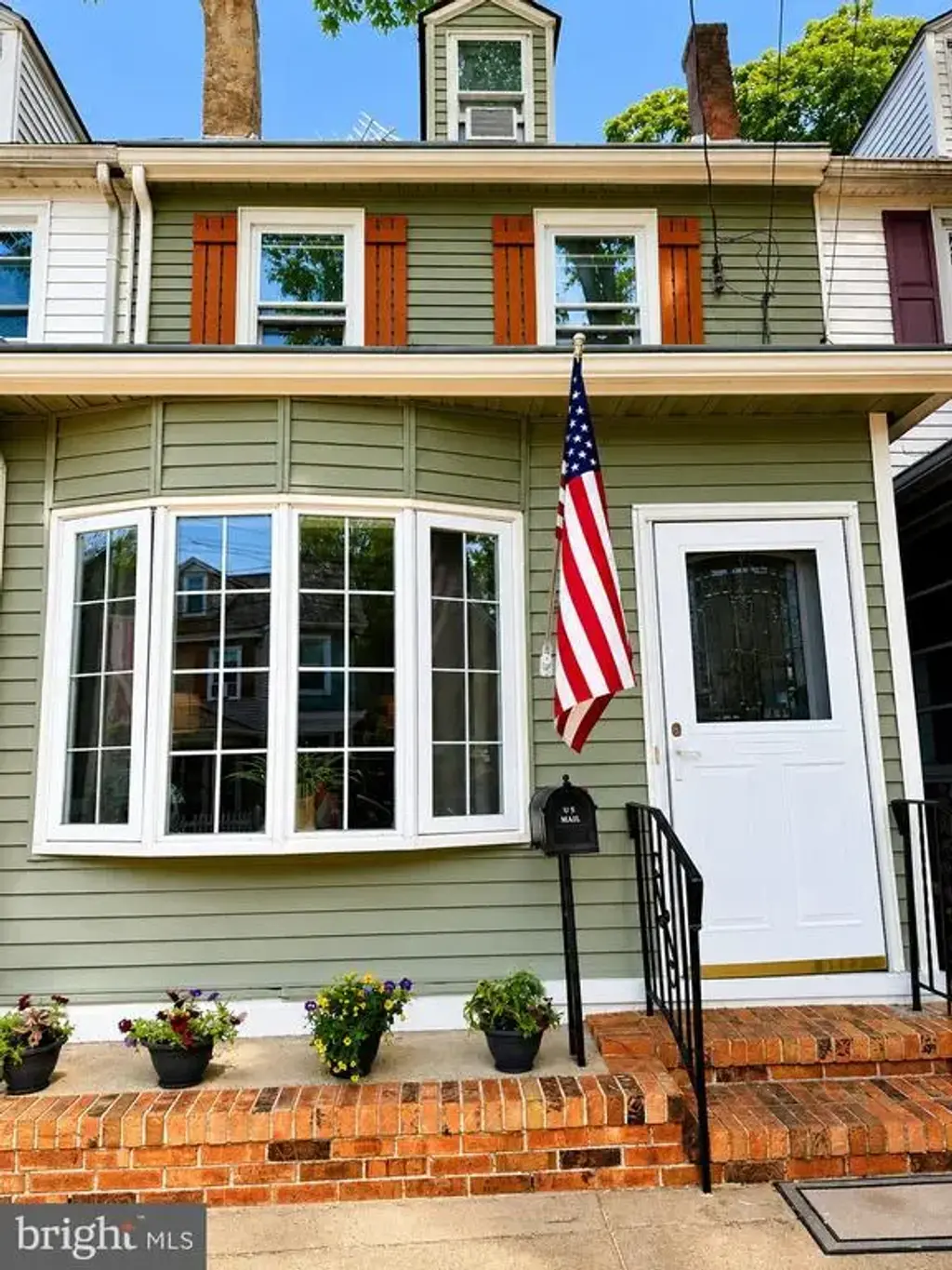 525 Locust St, BRISTOL