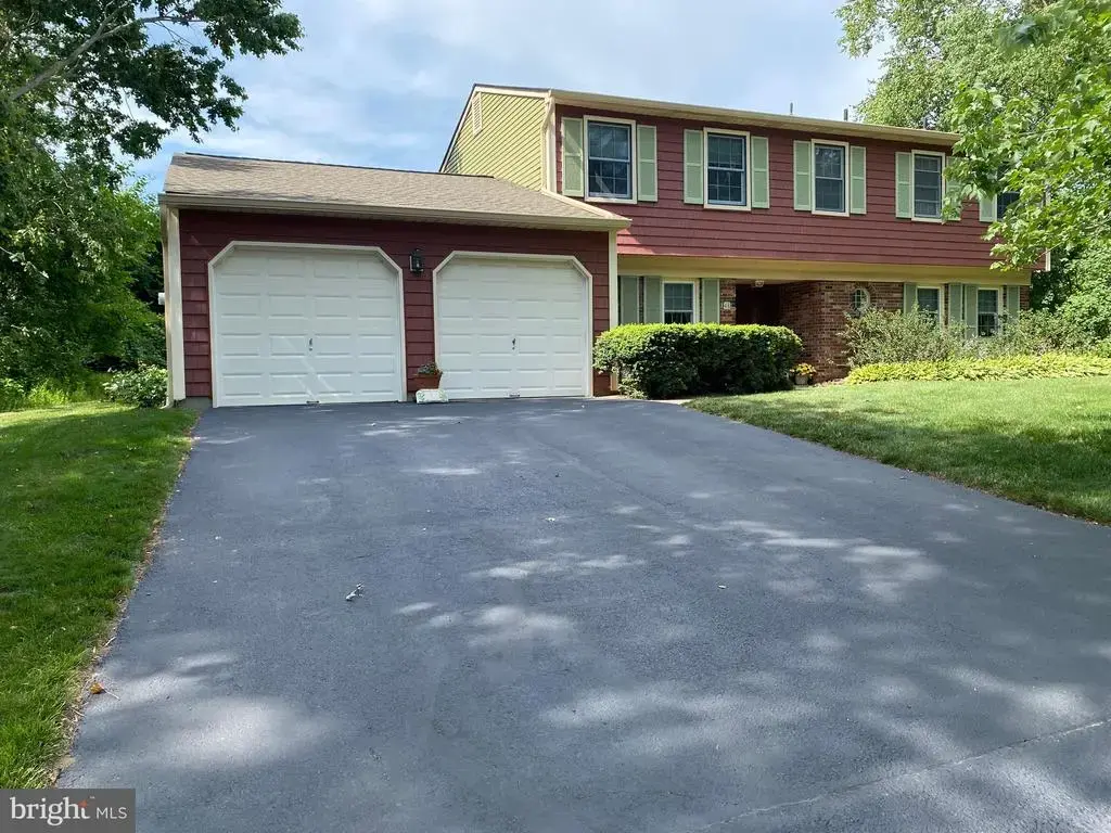 46 Hamilton Ln S, PLAINSBORO