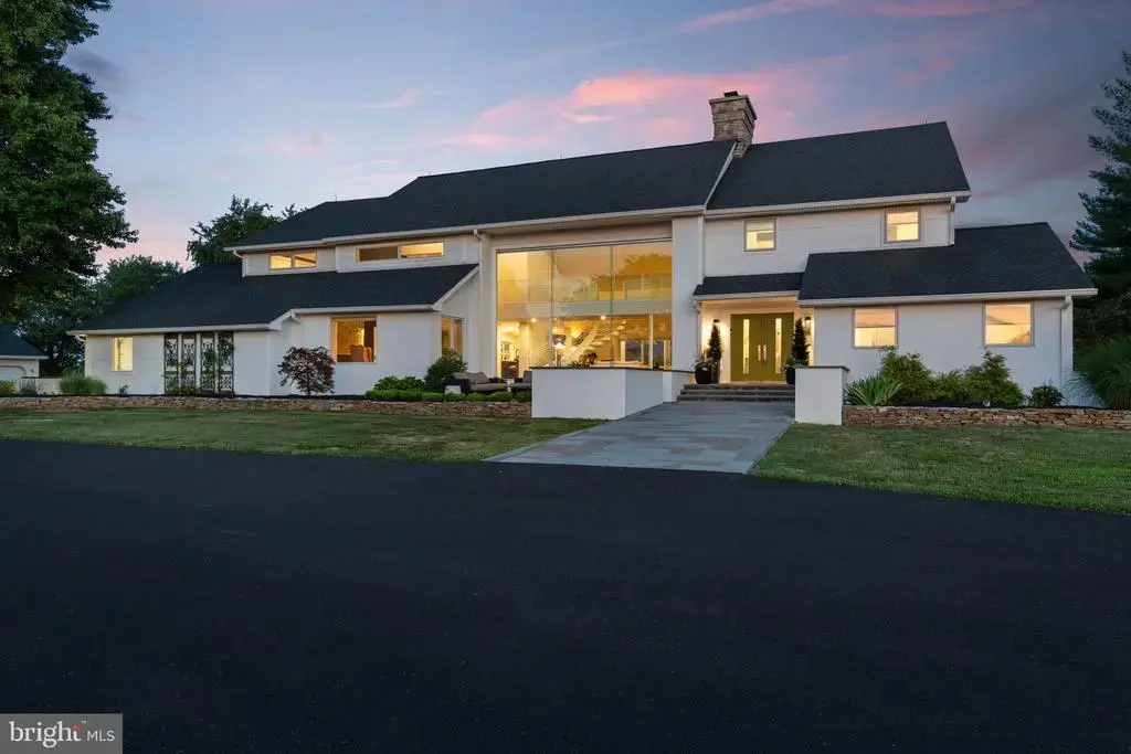 1088 Highland Rd, NEWTOWN