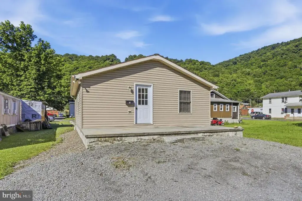 17 Alley C, KEYSER