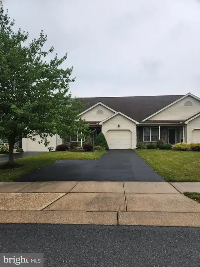 413 Thrush Dr, Manheim