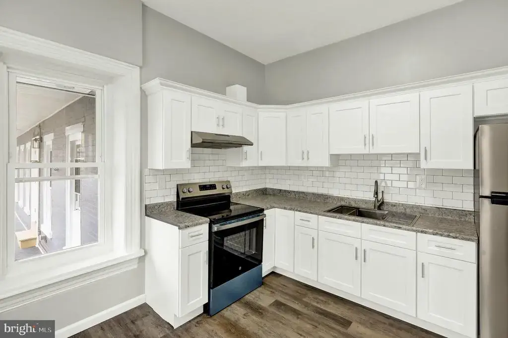 1156 Franklin St #4, READING