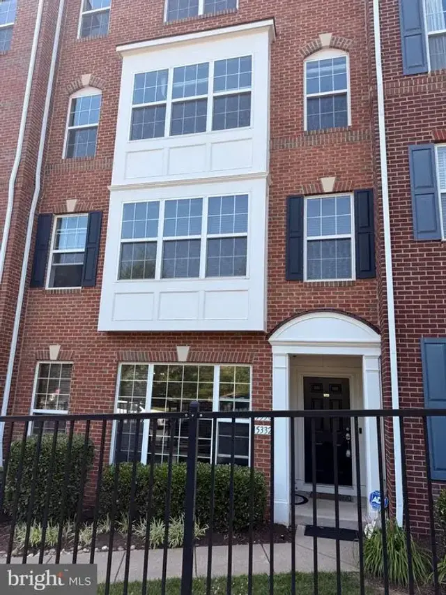 15332 Kensington Park Dr, Woodbridge