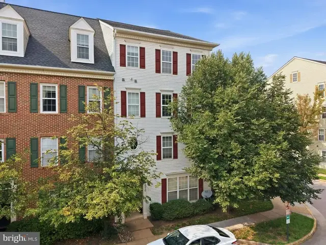 8068 Genea #50, Falls Church