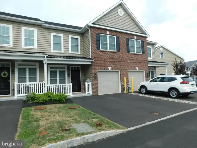 16740 River View Cir, Bristol
