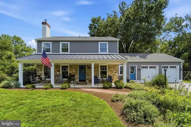 19 Clover Ln, Malvern