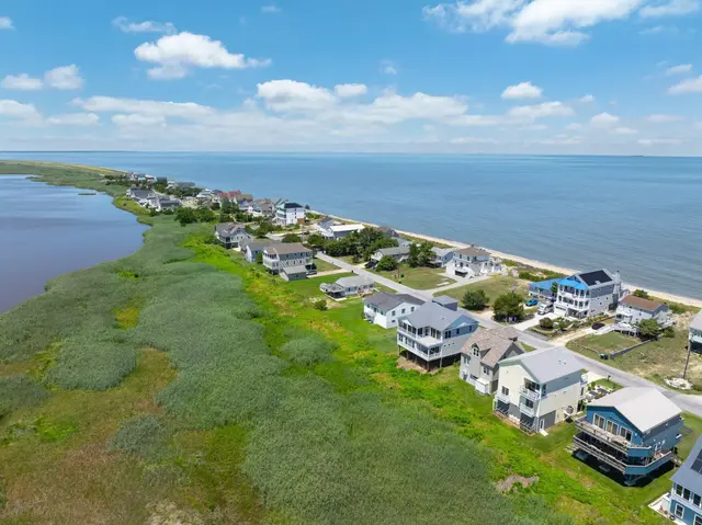 9176 Shore Dr, Milford