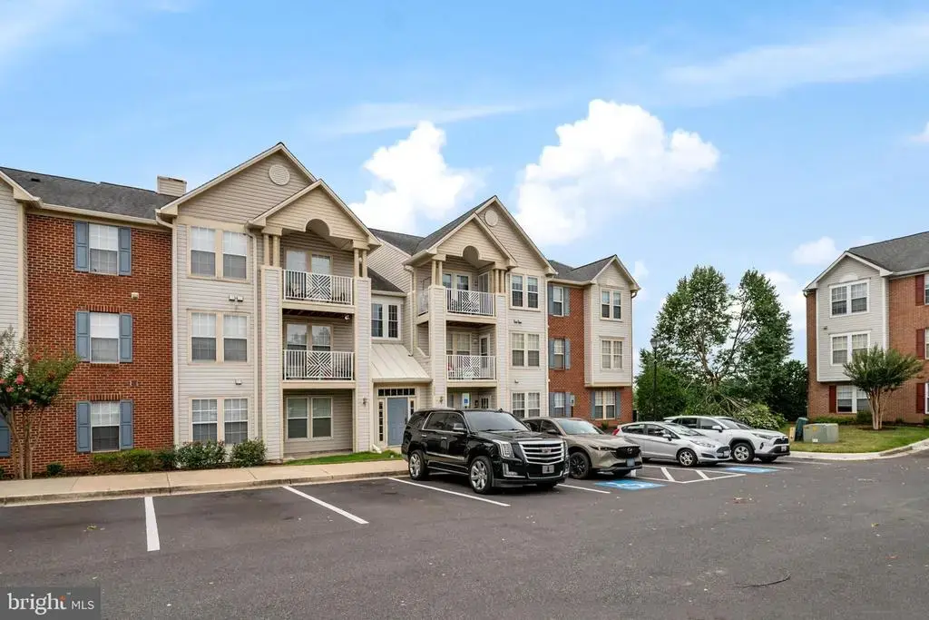 703 Orchard Olook #303, ODENTON