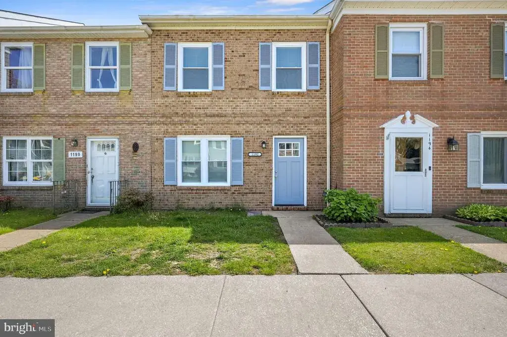 1192 Madison Ct, DOVER