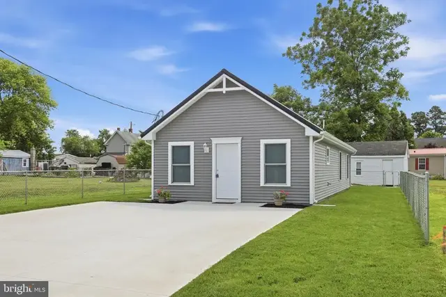 16 S Railroad Ave, Greenwood