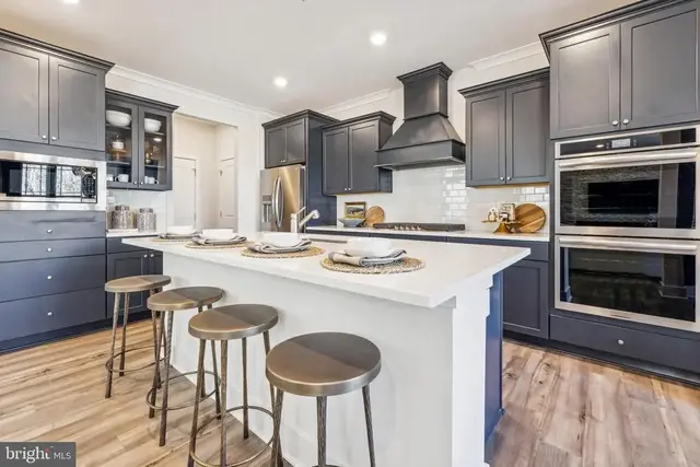 2129 Winterberry Ln, Cambridge