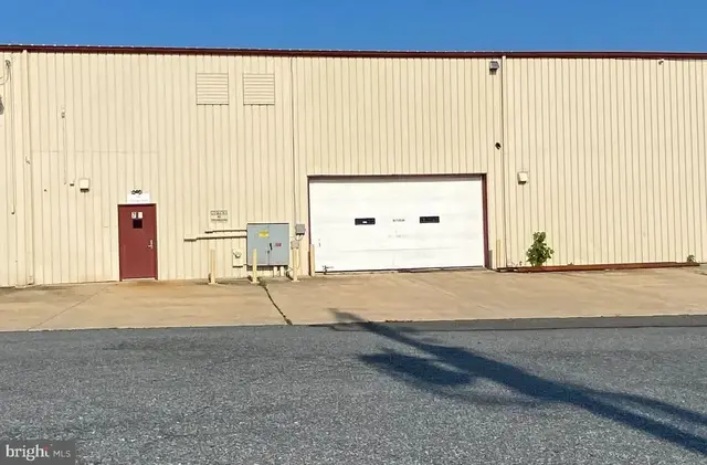 78 W Main St, Reinholds