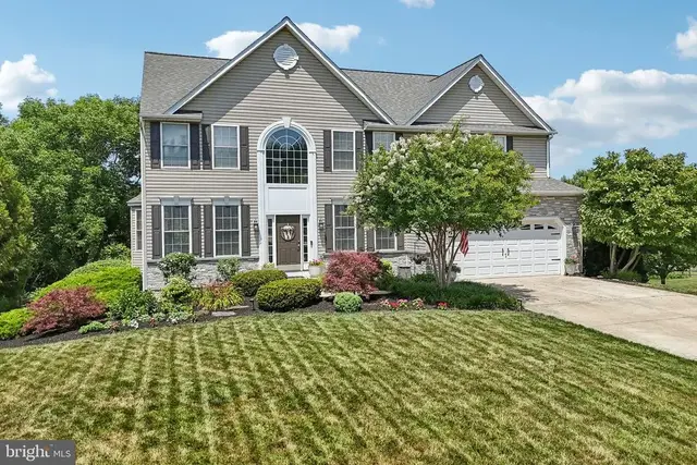 1004 Crimson Cloud Ct, Mount Airy