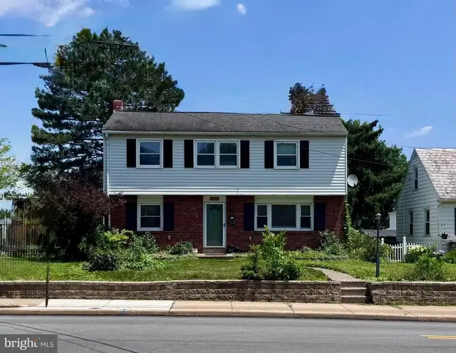 139 N Main St, Hatfield